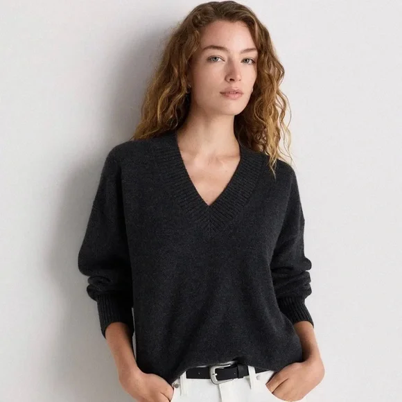 NWT QUINCE Women Mongolian Cashmere Oversized V-Neck Sweater Heather Charcoal XS - Picture 2 of 11
